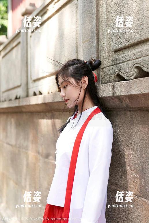 蜜桃社 - 一池水光月色，梦乃Mandy说：我只是想散散步，更新的写真集来了！