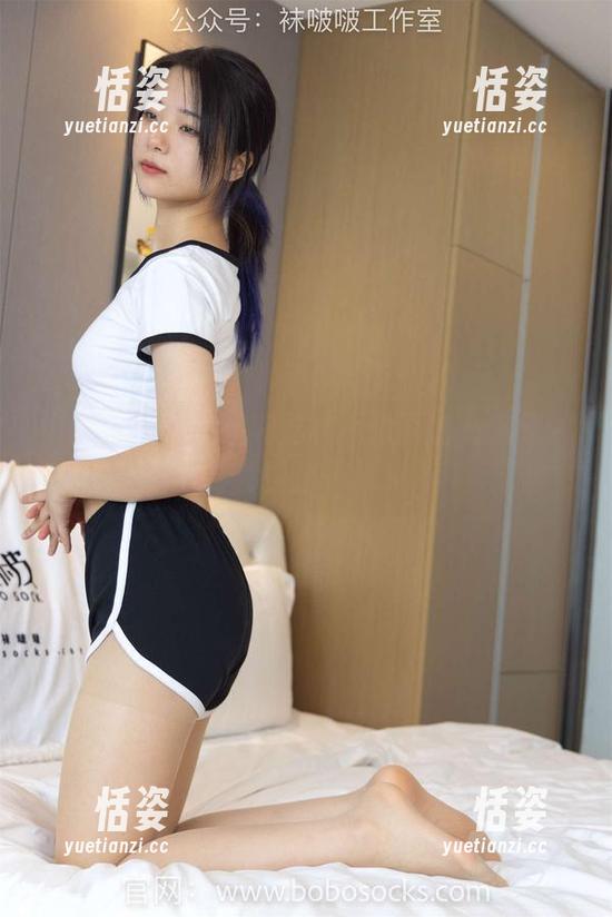 袜啵啵 - 居然还有这种小甜豆的女友照片，有些出乎意料
