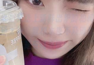 “闪月半”又送上新鲜出炉的柏崎星奈套图！更新太快，我根本来不及消化，好像是在吃泡面！
