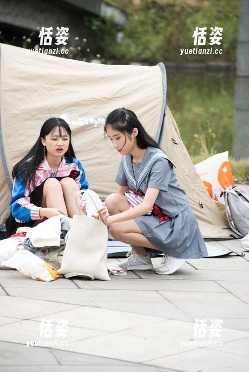 魔镜街拍：情人节变成陌生人聚会，集体失宠的原图来分享，哈哈！