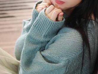 写真的魅力无法挡，鹿野希在黑丝吊带袜下在线等你的目光。